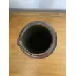Jarrón de cerámica marrón