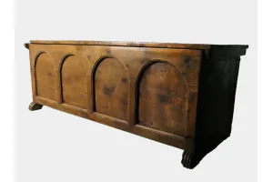 Arcón de madera del siglo XIX